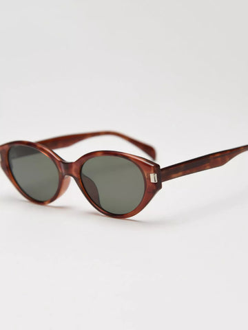 Lightweight Cat-Eye Sunglasses